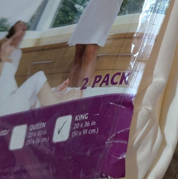 NWT Allergy Relief Zippered Pillow Encasement 4 pack Pillow Protector - Picture 2 of 4